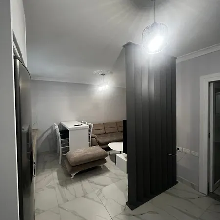 090 Center Apartment *